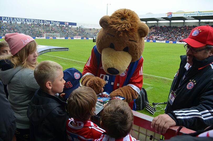 Die Bilder vom Spiel der Bayern gegen die Paulaner Traumelf in Unterhaching