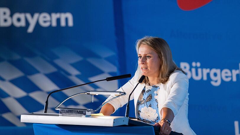 Corinna Miazga setzte sie sich unter anderem gegen den bisherigen Landesvorsitzenden sowie die AfD-Fraktionsvorsitzende im Landtag durch.