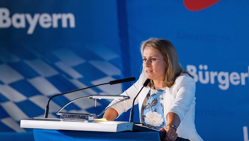 Corinna Miazga setzte sie sich unter anderem gegen den bisherigen Landesvorsitzenden sowie die AfD-Fraktionsvorsitzende im Landtag durch.