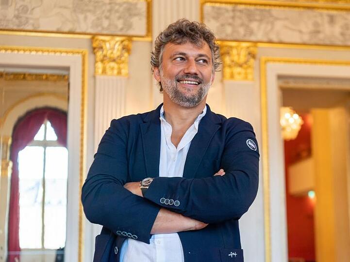 Der Opernsänger Jonas Kaufmann in einem Prunksaal des bayerischen Nationaltheaters. Foto: Peter Kneffel/Archivbild