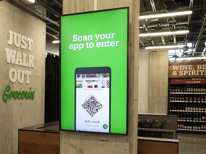 Supermarkt "Amazon Go Grocery Store": Der Online-Händler hat seine Techniologie zum Einkaufen ohne Kassen erstmals bei einem anderen Einzelhändler untergebracht.