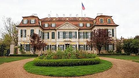Adeliger Landsitz mit grandiosem Landschafts-Park: Schloss Dennenlohe.