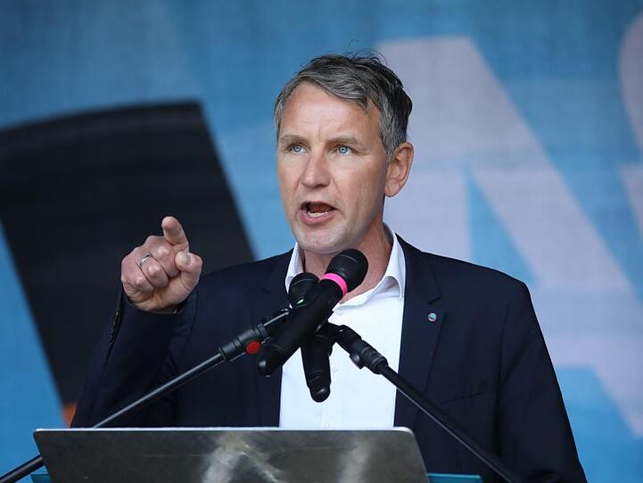 Björn Höcke spricht bei einer Demonstration. Foto: Bodo Schackow/Archivbild