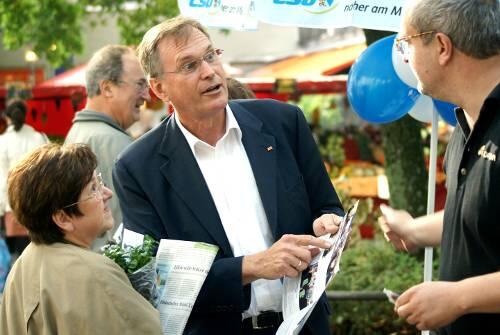 Gestatten, Singhammer: Im September machte er noch auf der Straße Wahlkampf, jetzt sitzt der Münchner CSU-Abgeordnete bei den Koalitionsverhandlungen mit am Tisch.
