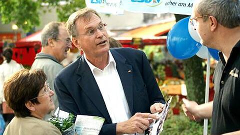Gestatten, Singhammer: Im September machte er noch auf der Straße Wahlkampf, jetzt sitzt der Münchner CSU-Abgeordnete bei den Koalitionsverhandlungen mit am Tisch.
