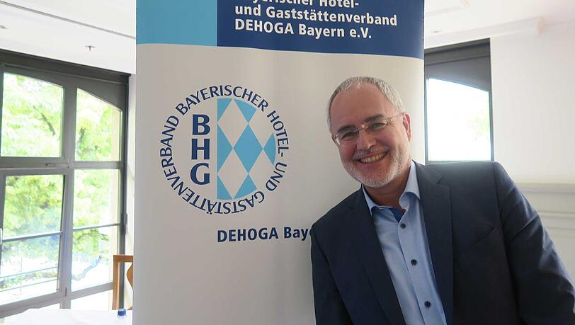 Gibt sein Amt nach 15 Jahren erfolgreichen Jahren ab: Conrad Mayer, München-Chef des Hotel- und Gaststättenverbands. Gibt sein Amt nach 15 Jahren erfolgreichen Jahren ab: Conrad Mayer, München-Chef des Hotel- und Gaststättenverbands.