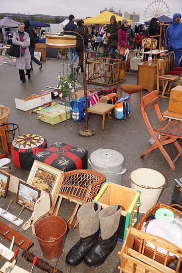 Die Bilder vom BRK Flohmarkt auf der Theresienwiese.