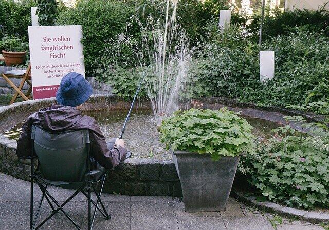 Die Bilder von den Brunnen-Anglern von Käfer.