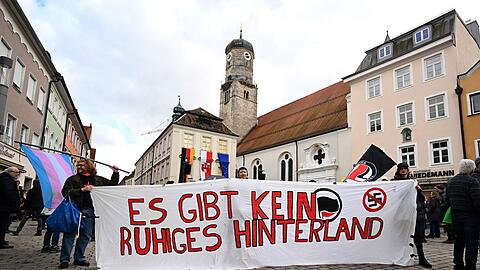 Die Demonstranten wollten auch zeigen: "Es gibt kein ruhiges Hinterland"