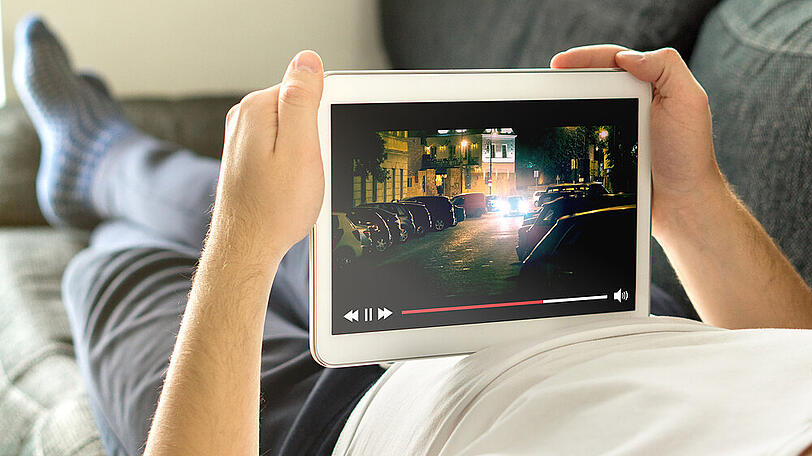 Die Wahl des Streaming-Dienstes hängt unter anderem davon ab, ob man lieber Serien oder Filme mag