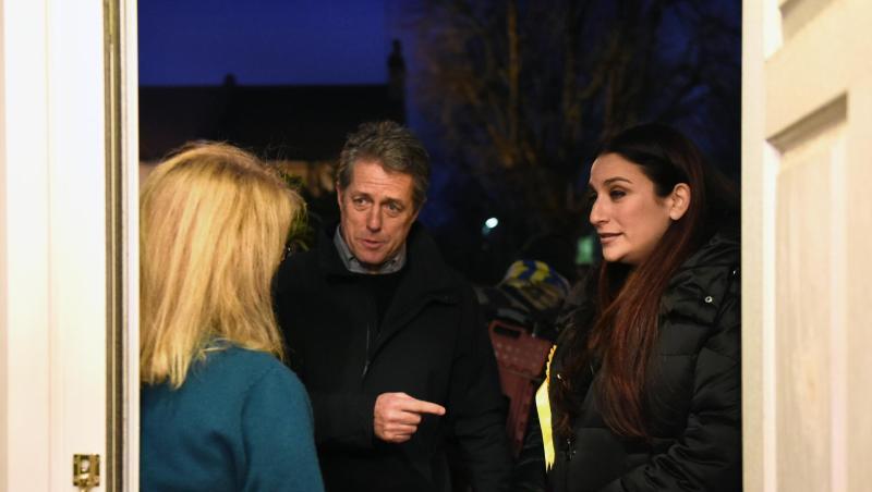 Hugh Grant (m.), mit Luciana Berger (r) von den Liberaldemokraten auf Wahlkampf-Tour. Hugh Grant (m.), mit Luciana Berger (r) von den Liberaldemokraten auf Wahlkampf-Tour.