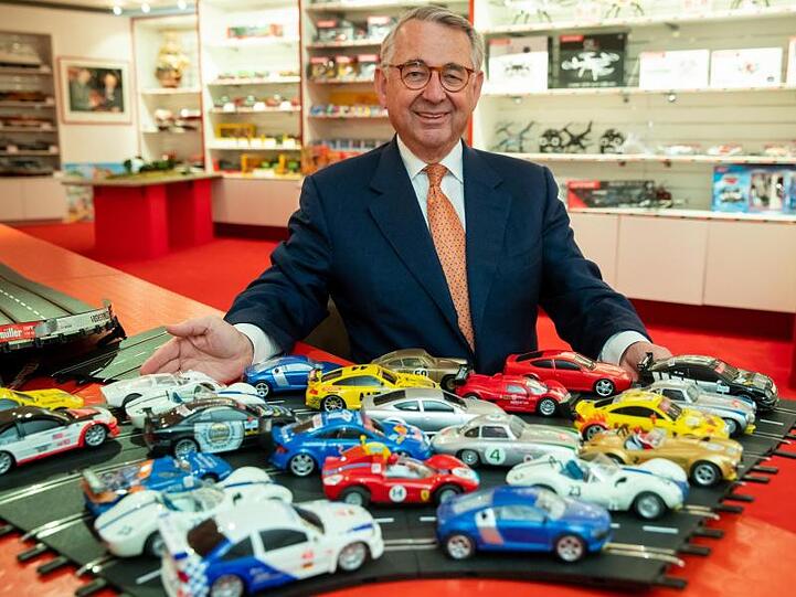 Kurt Hesse, Vorstand des Modellherstellers Autec AG: Der Modellautohersteller Autec aus Nürnberg hatte die Muster von zwei Varianten des 911ers löschen lassen - dagegen hatte Porsche geklagt.