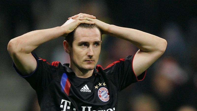 Bayern-Stürmer Miroslav Klose ist über die Verletzung und das Remis enttäuscht. Bayern-Stürmer Miroslav Klose ist über die Verletzung und das Remis enttäuscht.
