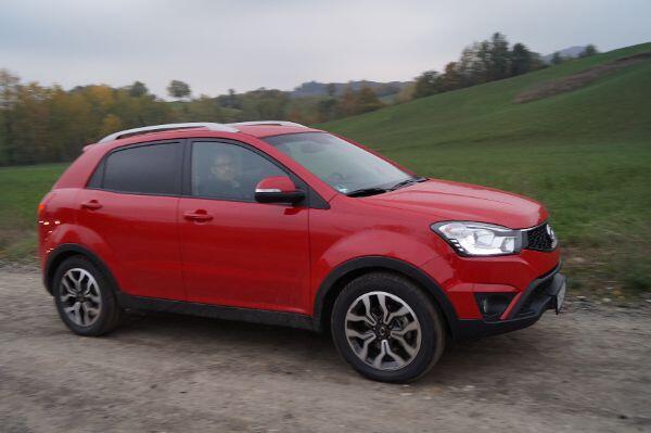 Seit 2016 ist der SsangYong Korando mit zwei neuen Motoren nach Euro-6-Norm zu haben: einem 2,2-Liter-Diesel- oder 2,0-Liter-Benzinmotor.