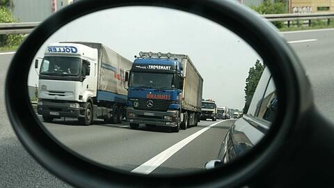 Der ungarische Sattelzug fuhr nach dem Unfall einfach davon. (Symbolbild)