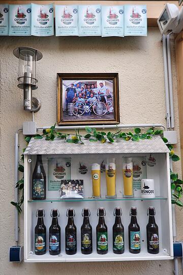 Bei der kleinen Brauererei "Giesiner Bräu" arbeiten derzeit 5 Personen an originellen Biersorten, wie die Untergiesinger Erhellung. Ein Rundgang durch die Brauerei.