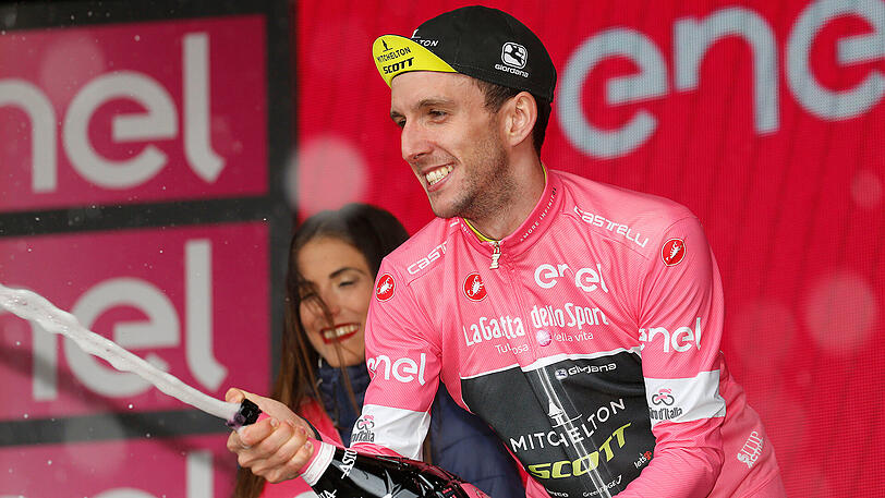 Hat beim Giro d'Italia derzeit einiges zu feiern: Simon Yates.