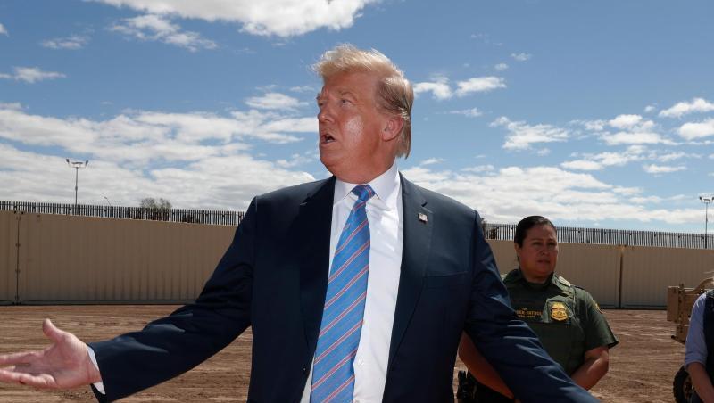 US-Präsident Trump spricht an der Grenze zu Mexiko bei Calexico. US-Präsident Trump spricht an der Grenze zu Mexiko bei Calexico.
