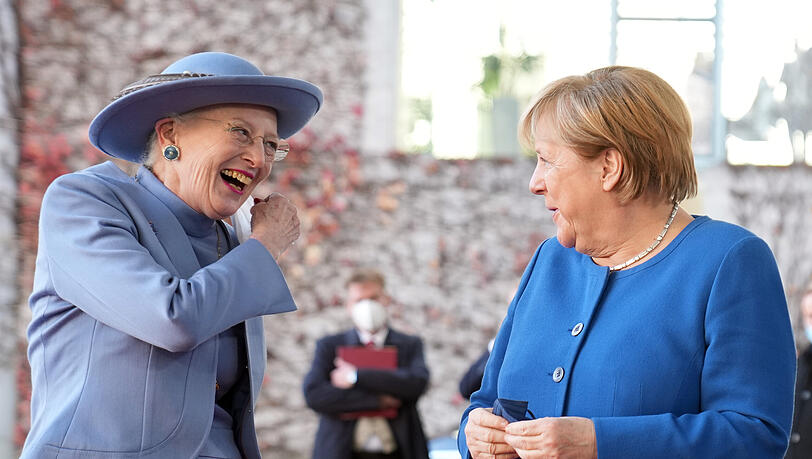 Nach dem durch Königin Margrethe verweigerten Faustgruß kann wieder gelacht werden. Nach dem durch Königin Margrethe verweigerten Faustgruß kann wieder gelacht werden.