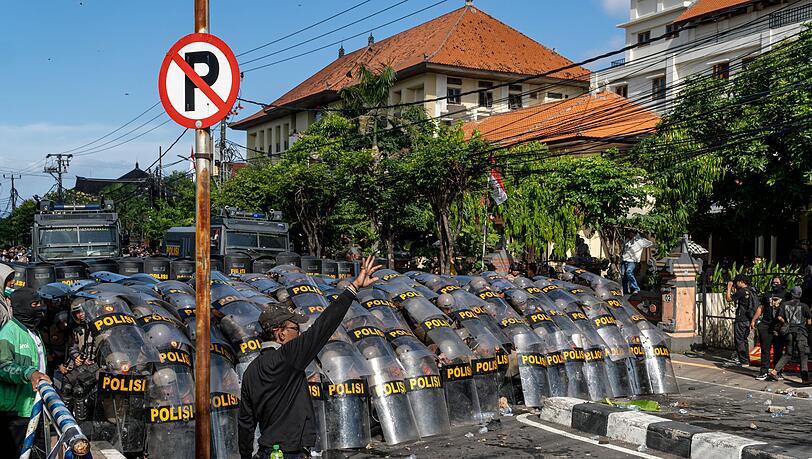 Die landesweiten Proteste haben seit dem Wochenende auch auf Bali übergegriffen.