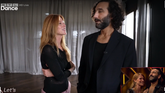 Schauspielerin Esther Schweins tanzte mit Massimo Sinató eine Rumba. Schauspielerin Esther Schweins tanzte mit Massimo Sinató eine Rumba.