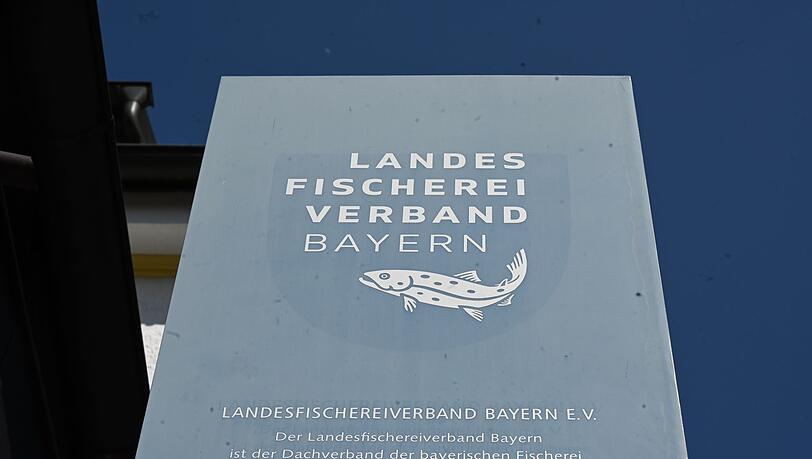 Die Präsidenten der Bezirksverbände des Landesfischereiverbandes wollen den amtierenden Präsidenten abberufen. Die Präsidenten der Bezirksverbände des Landesfischereiverbandes wollen den amtierenden Präsidenten abberufen.
