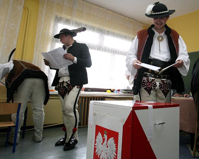4814 Polinnen und Polen sind letztes Jahr nach München gezogen &ndash; das bedeutet den Sieg in der Europa-Länderwertung. Die wenigsten (779) kamen aus der Schweiz. 3230 Amerikaner und 6546 Asiaten wurden 2011 als Einwanderer registriert. Und 331 Australier. Verblüffend: Das angebliche Auswanderer-Traumland down under steuerten nur 268 Münchner an.