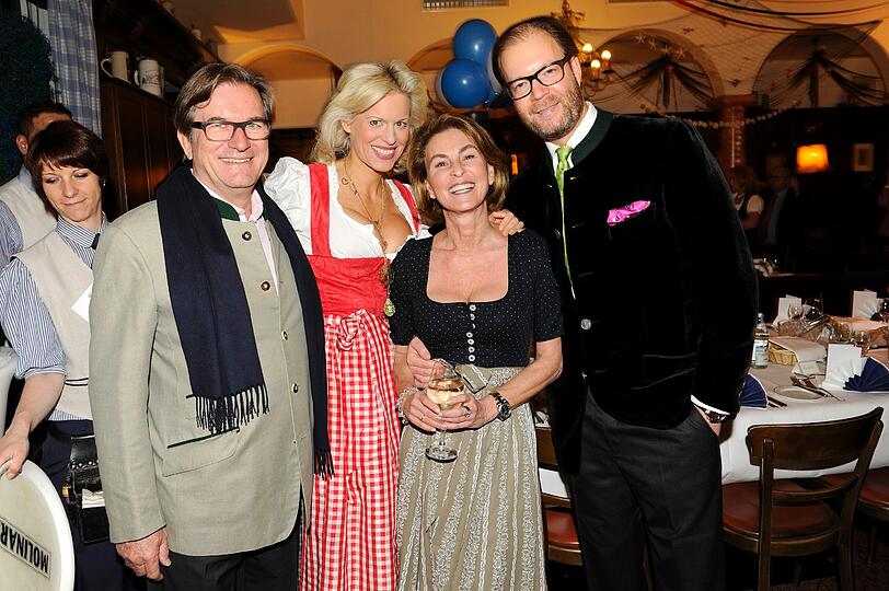 Gastgeber Thomas und Gabriele Haffa mit Mode-Mann Max Dietl mit Frau Inge