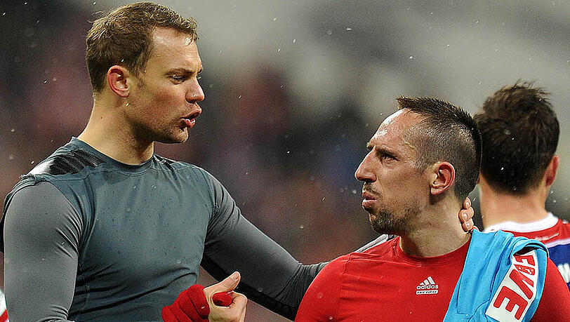 Auch ihre Autogramme prangten auf dem Weidener Vereinswappen: die Bayern-Stars Manuel Neuer (links) und Franck Ribéry. Auch ihre Autogramme prangten auf dem Weidener Vereinswappen: die Bayern-Stars Manuel Neuer (links) und Franck Ribéry.