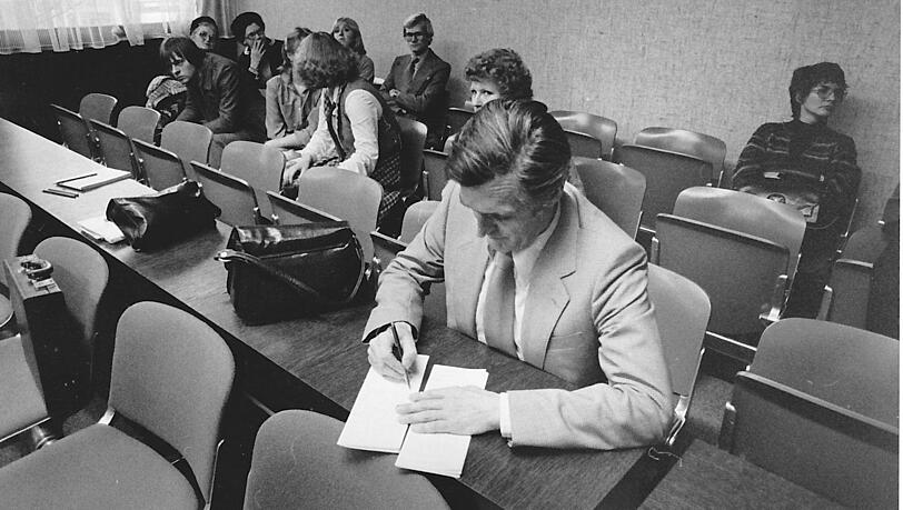 Der Autor bei Gericht in den 80ern. Der Autor bei Gericht in den 80ern.