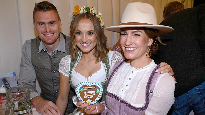 Hannes Ocik mit Freundin Nele Schenker und Denise Schindler