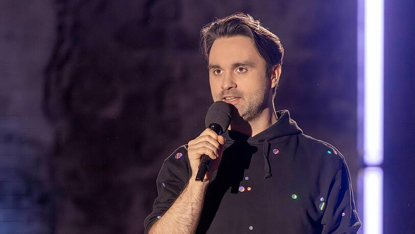 Musikkabarettist und Stand-up-Comedian Markus Henrik alias Dr. Pop ist 2025 mit seinem Programm "Hitverdächtig" auf Tour unterwegs. Musikkabarettist und Stand-up-Comedian Markus Henrik alias Dr. Pop ist 2025 mit seinem Programm "Hitverdächtig" auf Tour unterwegs.