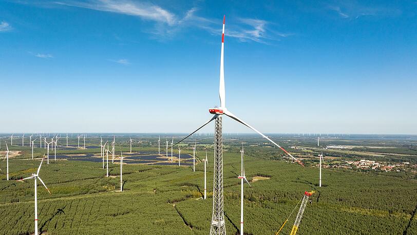 Der Höhenwindturm - hier noch im Bau - ist die höchste Windenergieanlage der Welt und zugleich das zweithöchste Bauwerk Deutschlands. (Archivbild) Der Höhenwindturm - hier noch im Bau - ist die höchste Windenergieanlage der Welt und zugleich das zweithöchste Bauwerk Deutschlands. (Archivbild)