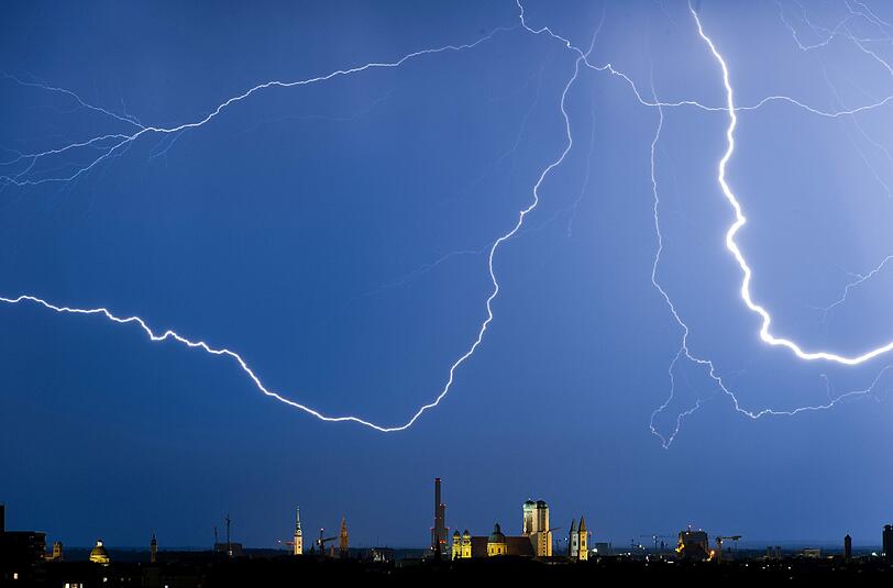Wie heftig die Unwetter heute über München sein werden, ist ungewiss. Aber mit sehr hoher Wahrscheinlichkeit wird es gewittern.