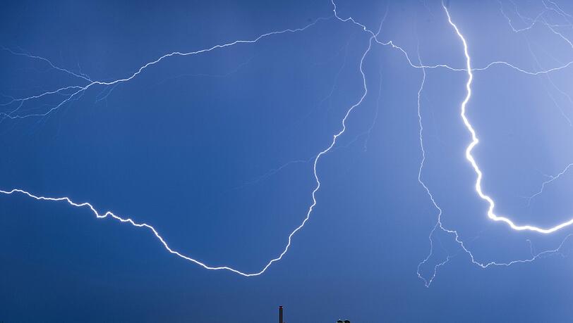 Wie heftig die Unwetter heute über München sein werden, ist ungewiss. Aber mit sehr hoher Wahrscheinlichkeit wird es gewittern. Wie heftig die Unwetter heute über München sein werden, ist ungewiss. Aber mit sehr hoher Wahrscheinlichkeit wird es gewittern.