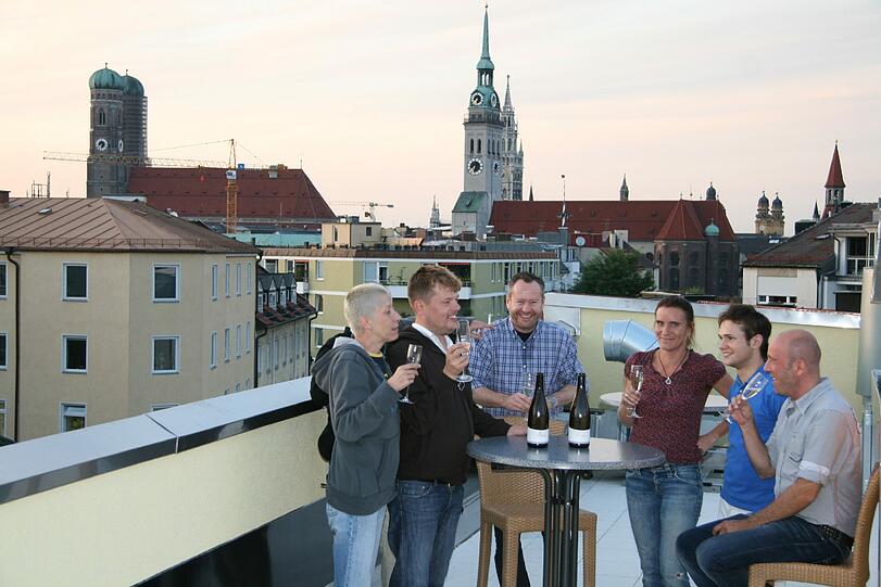 Ein grandioser Blick: Die Dachterrasse vom Hotel Deutsche Eiche in der Reichenbachstraße.