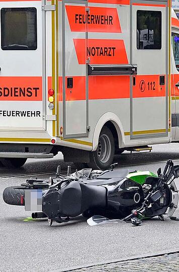 In der Lindwurmstraße kam es am Mittwoch zu einem Verkehrsunfall mit mehreren Verletzten. Die Bilder.