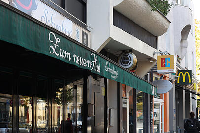 Alter Hut? Neuer Hut? Der Name der Kneipe wechselt öfters. Alter Hut? Neuer Hut? Der Name der Kneipe wechselt öfters.