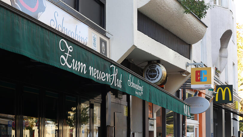 Alter Hut? Neuer Hut? Der Name der Kneipe wechselt öfters. Alter Hut? Neuer Hut? Der Name der Kneipe wechselt öfters.