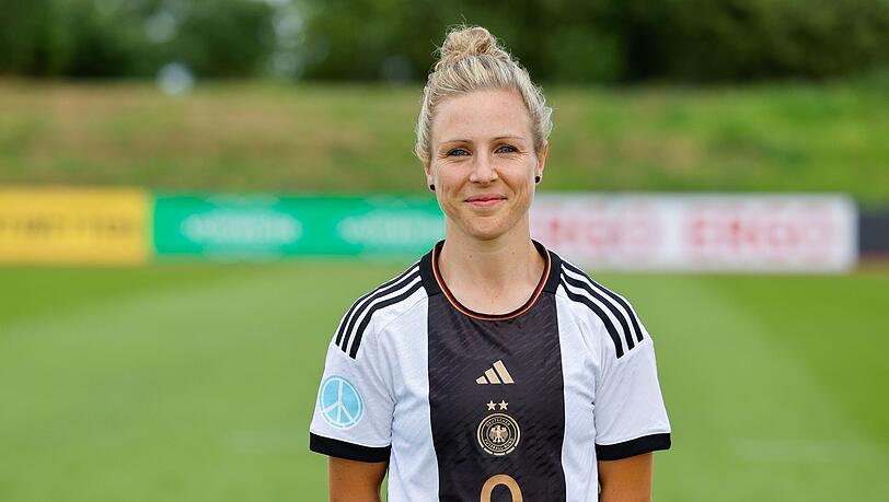 Svenja Huth und ihre Ehefrau Laura freuen sich über Nachwuchs.