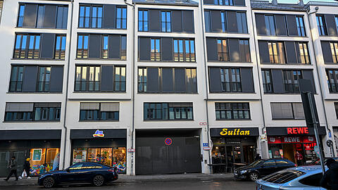 Ziemlich neues Haus, trotzdem Wasserschaden. In der Goethestraße 30 läuft regelmäßig Abwasser in den untersten Stock der Kellerabteile. Der Eigentümer ist sich keiner Schuld bewusst. In vielen Fällen sieht es nach einem Rechtsstreit aus.