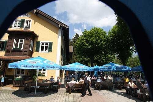 Er betrieb den Gasthof Hinterbrühl.