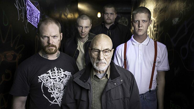 Patrick Stewart als Nazi. Patrick Stewart als Nazi.