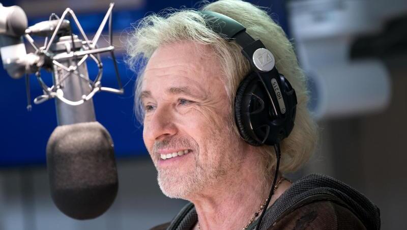 Thomas Gottschalk beim Bayerischen Rundfunk in einem Studio.