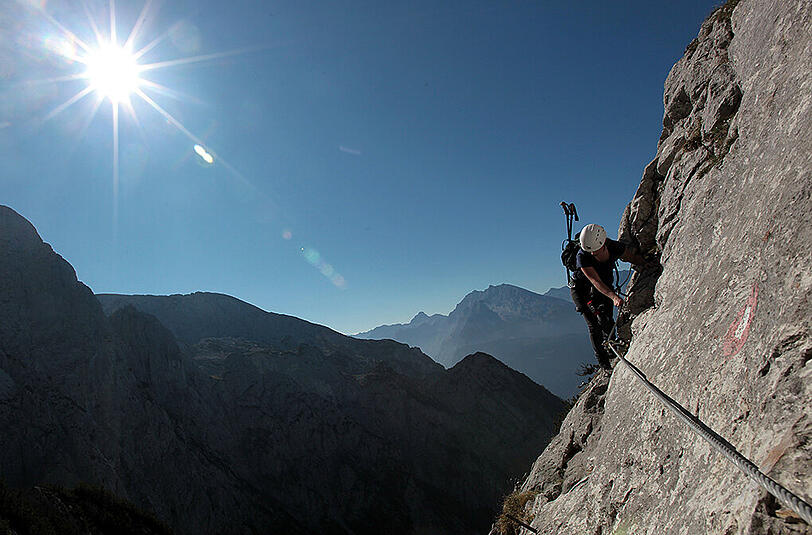 Ein junger Niederbayer ist an einem Klettersteig in Tirol ums Leben gekommen. (Symbolfoto)