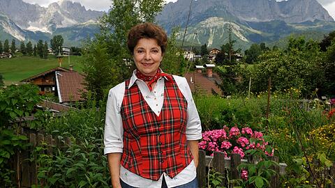 Monika Baumgartner in Going am Wilden Kaiser in Österreich während der Dreharbeiten zur Serie &bdquo;Der Bergdoktor&ldquo;.