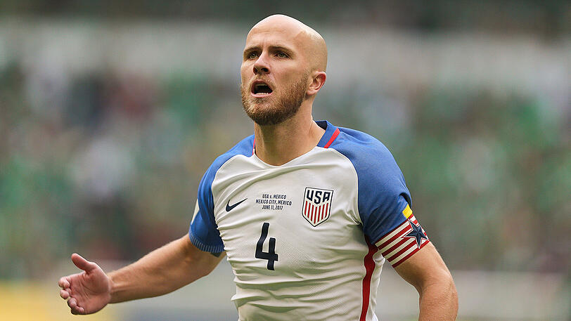 Michael Bradley witterte den Pass im Mittelkreis von Leverkusens Chicharito, ergatterte sich den Ball und chippte ihn aus gut 30 Metern ins mexikanische Tor.