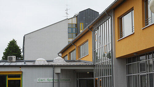Das Carl-Spitzweg-Gymnasium in Germering: Ein Schüler wollte es in die Luft sprengen. Das Carl-Spitzweg-Gymnasium in Germering: Ein Schüler wollte es in die Luft sprengen.