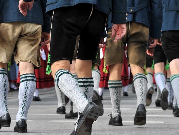 Lederhosen, vor allem Importe aus dem Ausland, können Allergien auslösen.