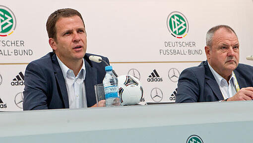 Teammanager Oliver Bierhoff (l.) und Harald Stenger während der Pressekonferenz des DFB am Montag in Danzig. Teammanager Oliver Bierhoff (l.) und Harald Stenger während der Pressekonferenz des DFB am Montag in Danzig.